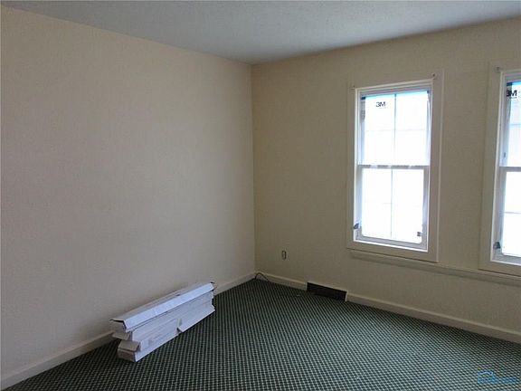3rd image of 1501 Carlyle St