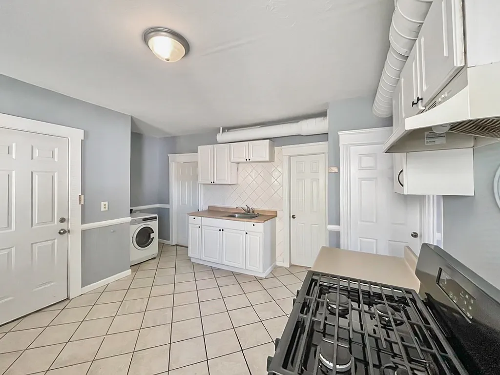 2 bed, 1200 sqft, $1,700 — Photo 4