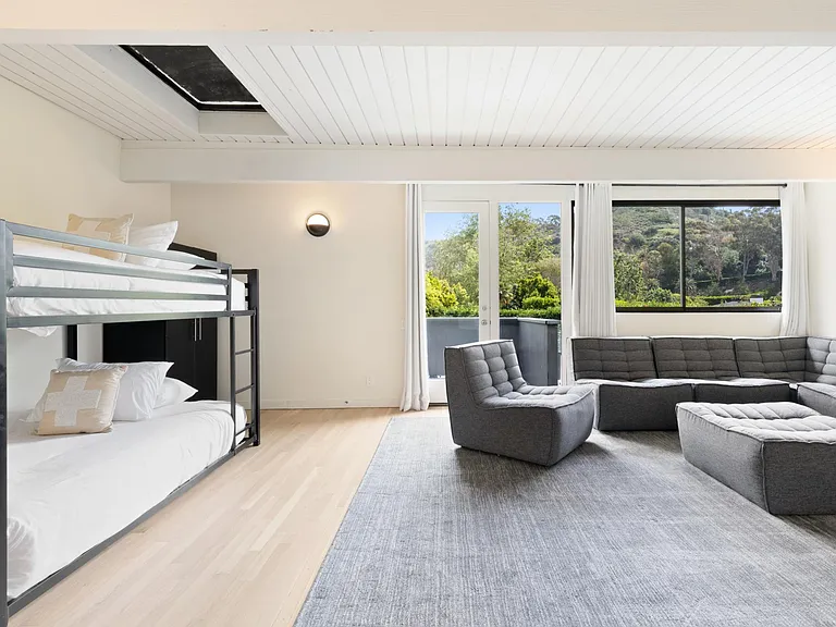 Access to the outdoor from the 3rd guest bedroom