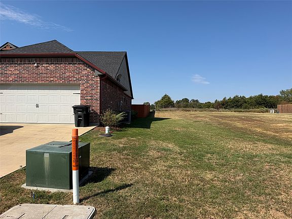 4th image of 859 Springfield Ct
