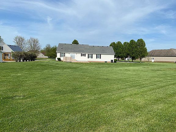 5th image of 229 Sierra Cir