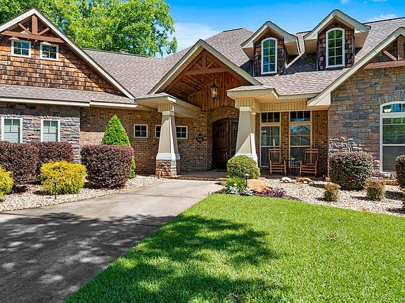 3rd image of 119 Running Creek Dr