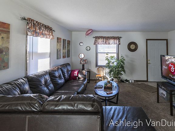 5th image of 1030 33rd St SE