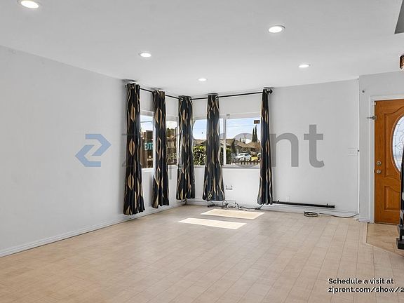 4th image of 6810 Houston St