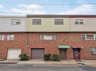 563 68th St, Guttenberg, NJ 07093