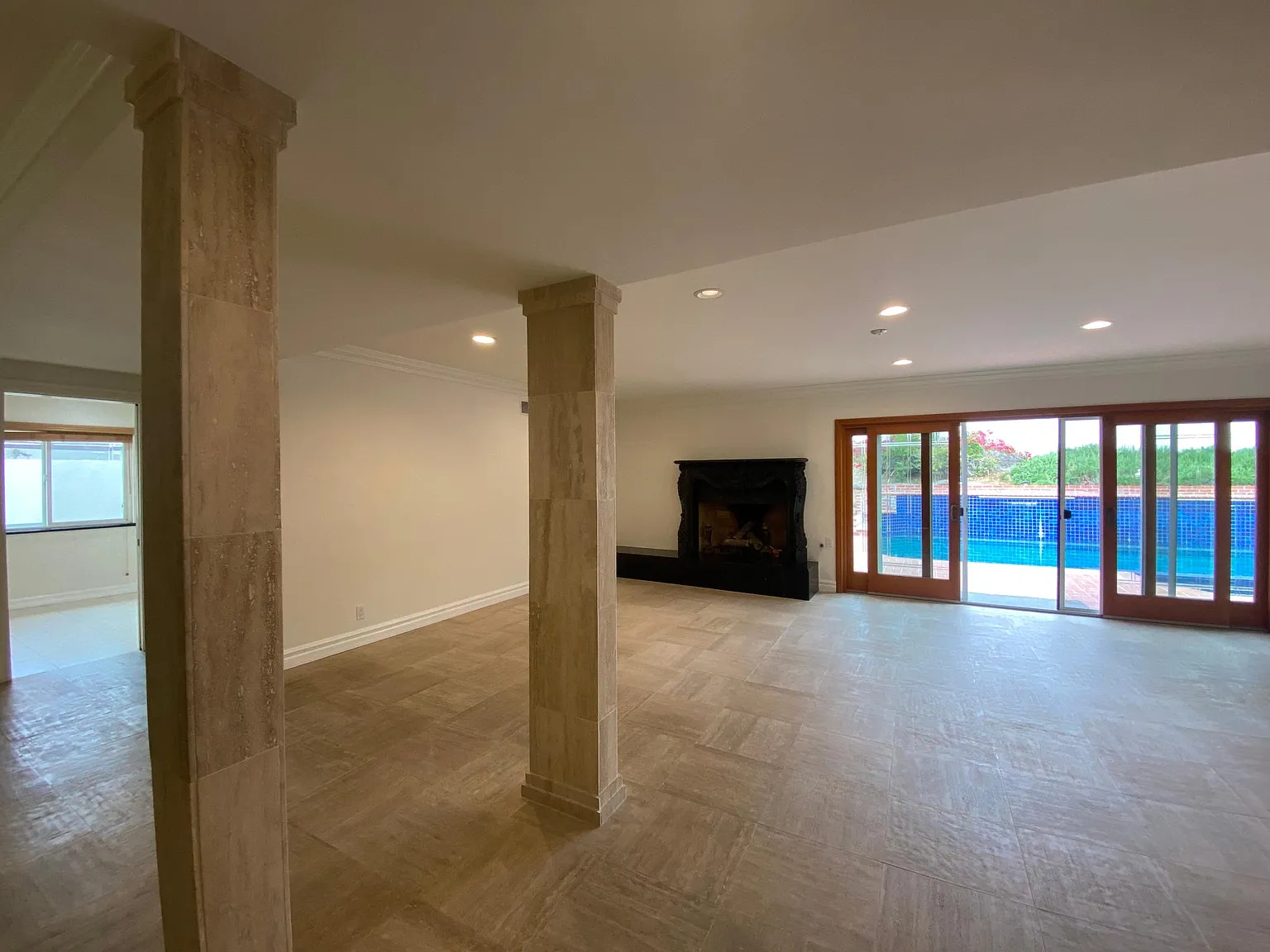 4 bed, 2551 sqft, $6,995 — Photo 4
