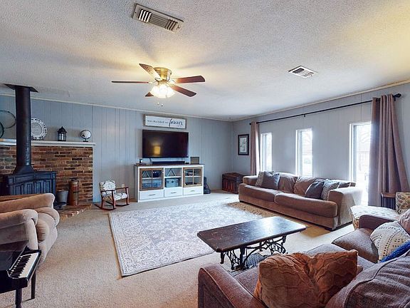 4th image of 906 Japonica Dr