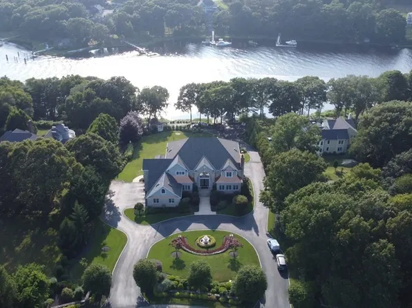 4 Captain Harris Dr, Assonet, MA 02702