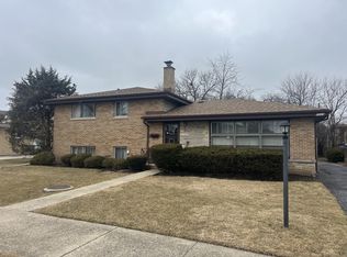 8924 Oconto Ave, Morton Grove, IL 60053