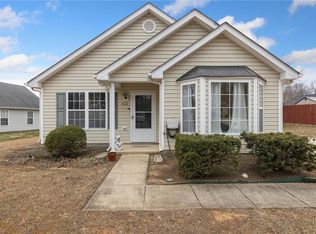 622 Foxridge Rd, Greensboro, NC 27406