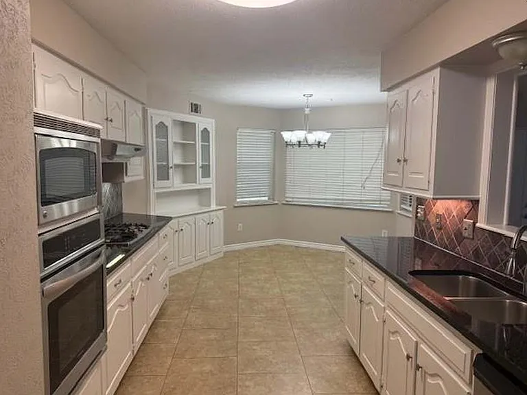 14922 Hillcrest Rd — Photo 5