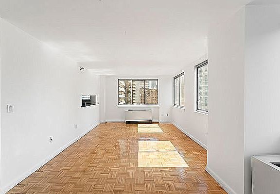 3rd image of 308 E 38th St APT 11-E