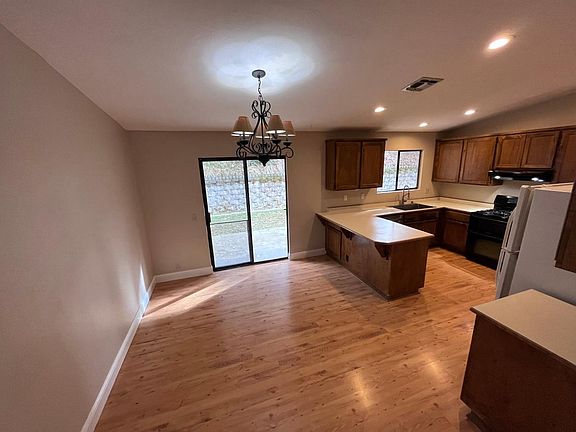 5th image of 1741 Lilac Ln