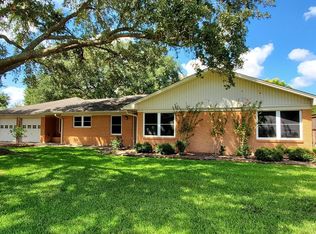 805 Trochta St, El Campo, TX 77437