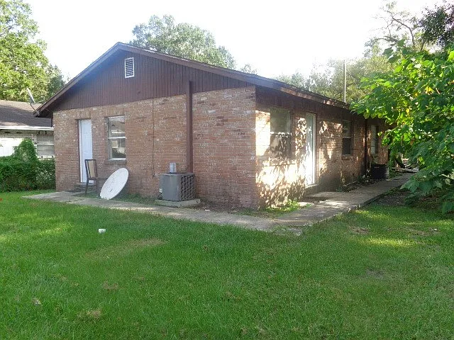 1716 E Idell St — Photo 1