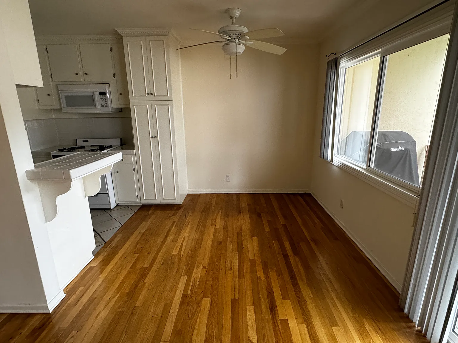 1280 S Barrington Ave — Photo 4