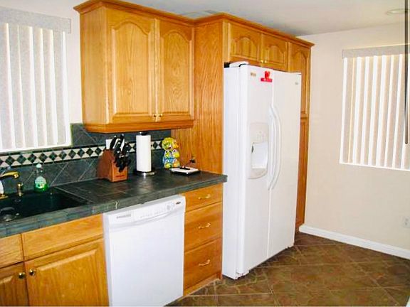 5th image of 9960 Owensmouth Ave Unit 26