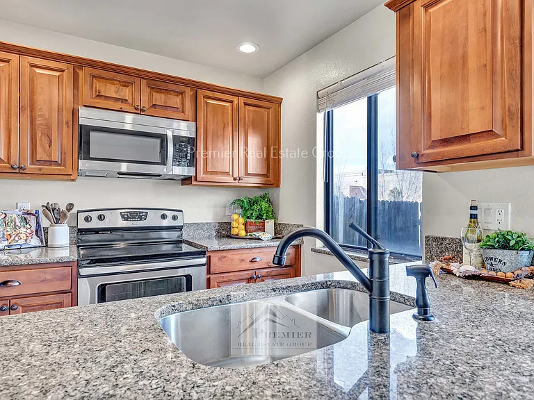 806 London Green Way — Photo 12