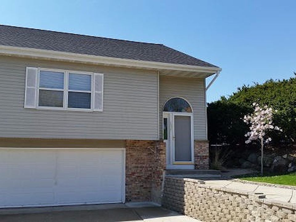 1st image of 1921 Bonnie Ln