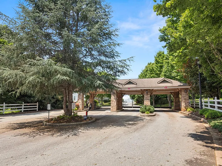 14 Rose Creek Rd — Photo 34