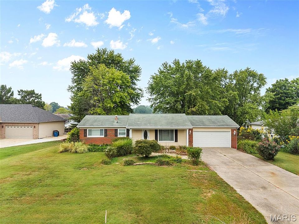 1st image of 355 Wanda Dr