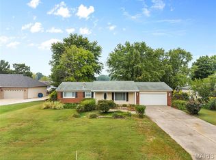 355 Wanda Dr, Edwardsville, IL 62025