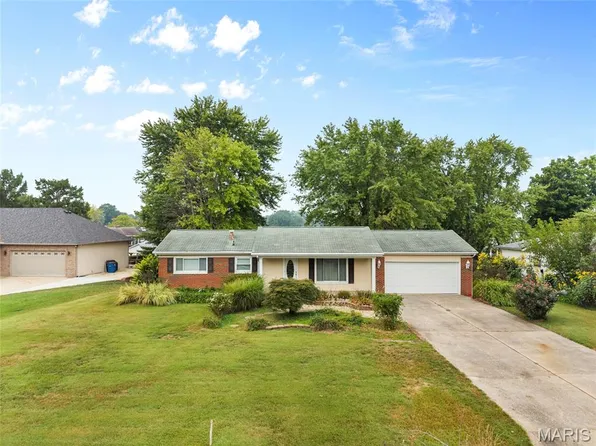 355 Wanda Dr, Edwardsville, IL 62025