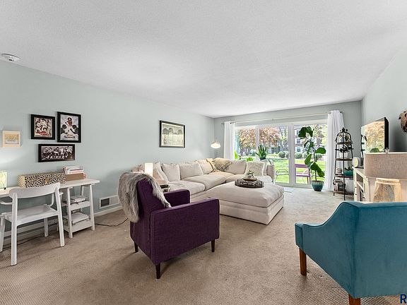 5th image of 2501 S Kiwanis Ave APT 110