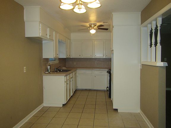 2nd image of 102 Red Oak Cv