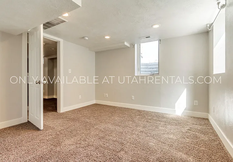 411 W Main St — Photo 27