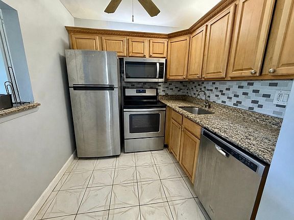 3rd image of 261 Suffolk