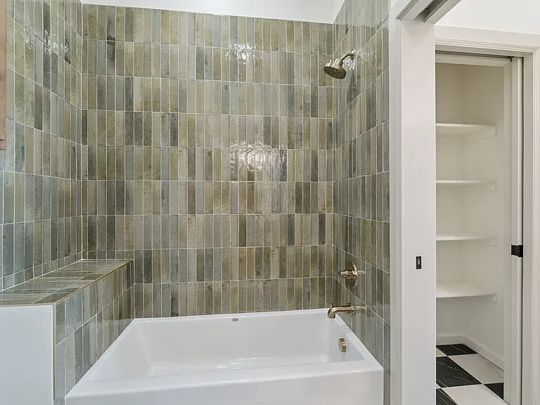 18835 Selah Way — Photo 34