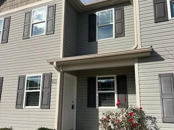 2042 Wiggins Village Dr, Youngsville, NC 27596