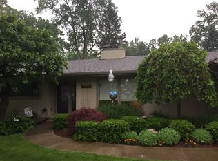 3432 Wendover Rd, Troy, MI 48084