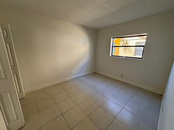 2nd image of 4061 N Dixie Hwy APT 17