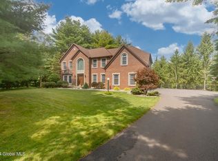 10 Gullane Dr, Slingerlands, NY 12159