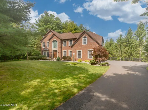 10 Gullane Drive, Slingerlands, NY 12159