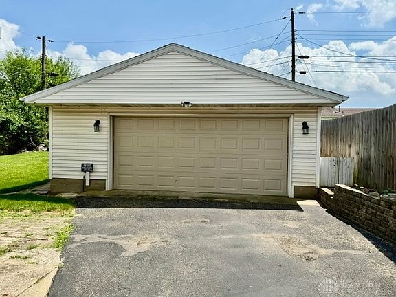 2nd image of 110 W Routzong Dr