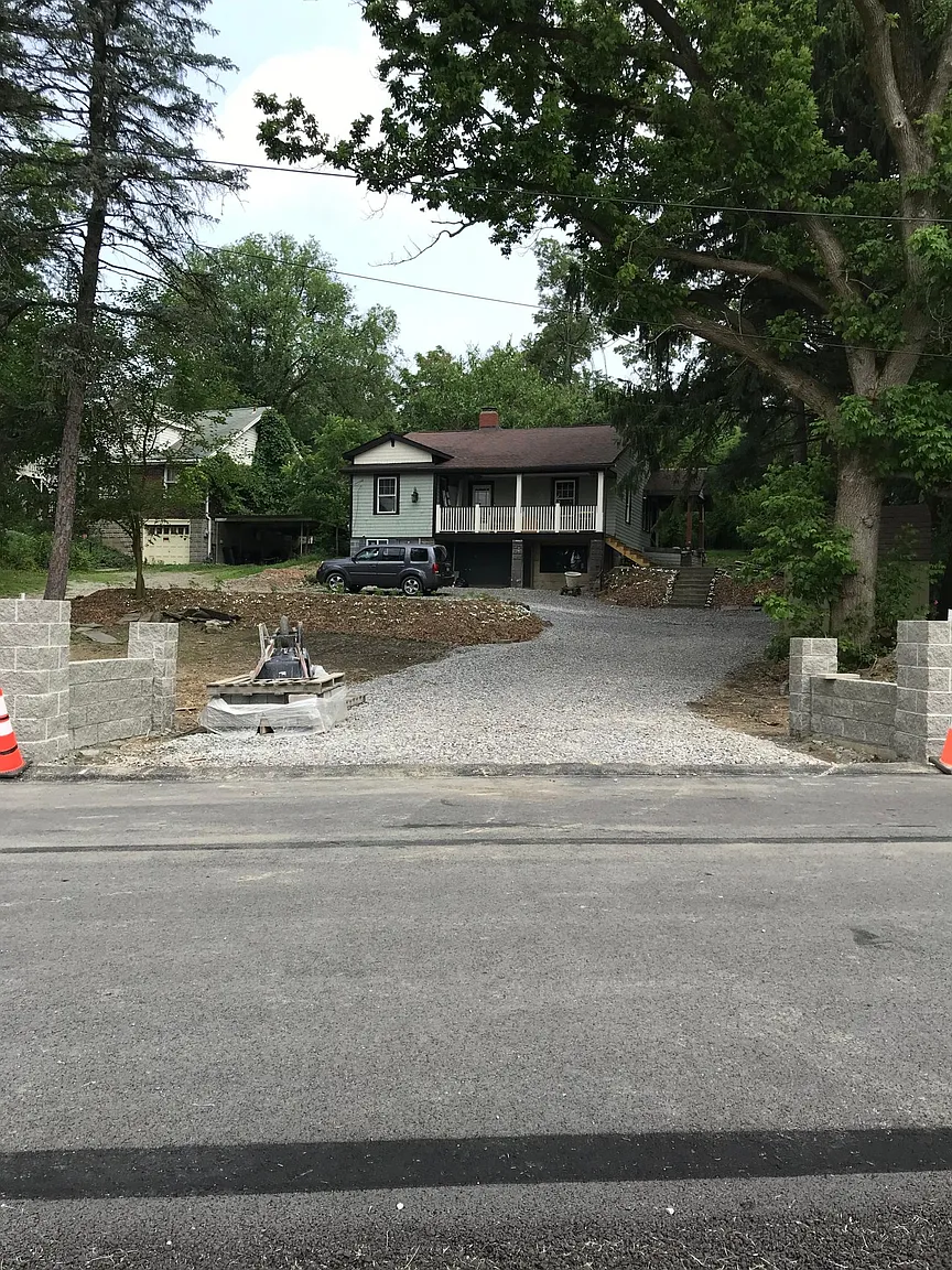 203 Monroe St photo 1