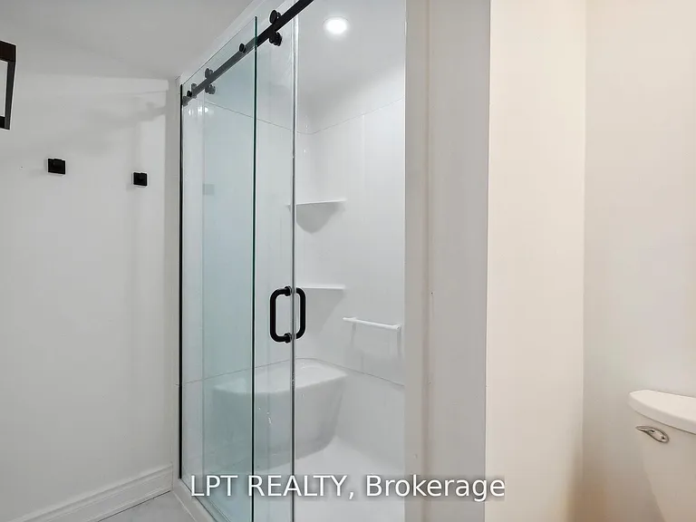 140 Springvalley Cres #LOWER — Photo 11