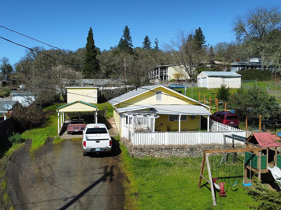 1st image of 762 NE Meadow Ave