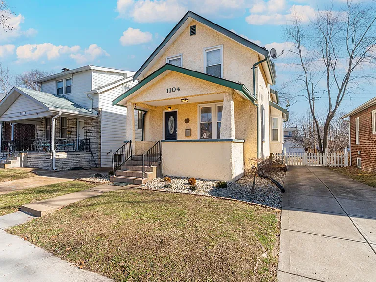 1104 Yale Ave — Photo 2