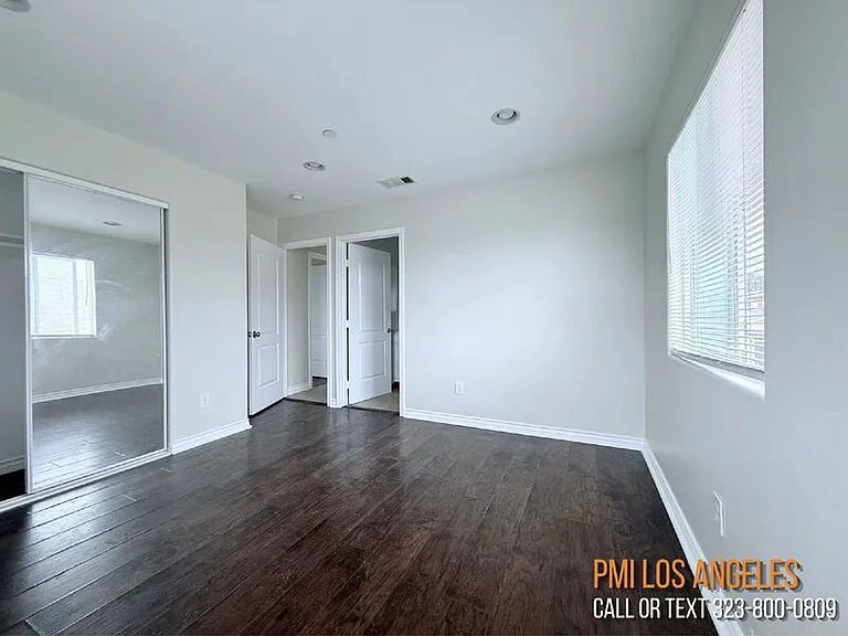 1549 E 50th St — Photo 15