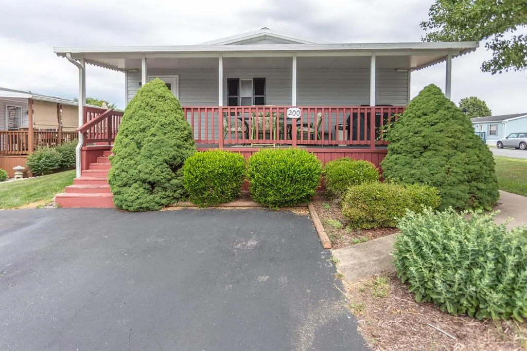 200 Sunningdale Ct N photo 1