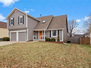 12425 S Arapaho Dr, Olathe, KS 66062