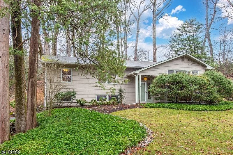 1st image of 6 Van Duyne Rd