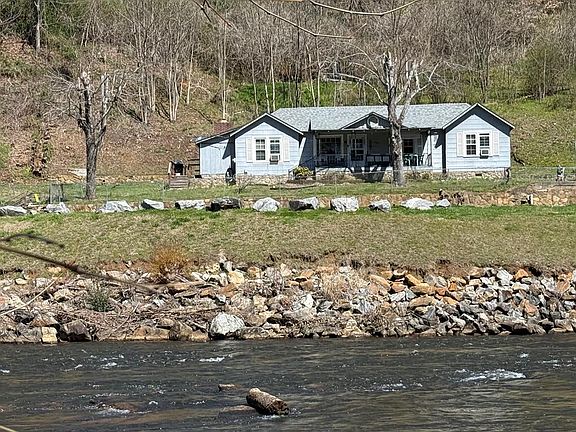 2nd image of 153 N River Rd