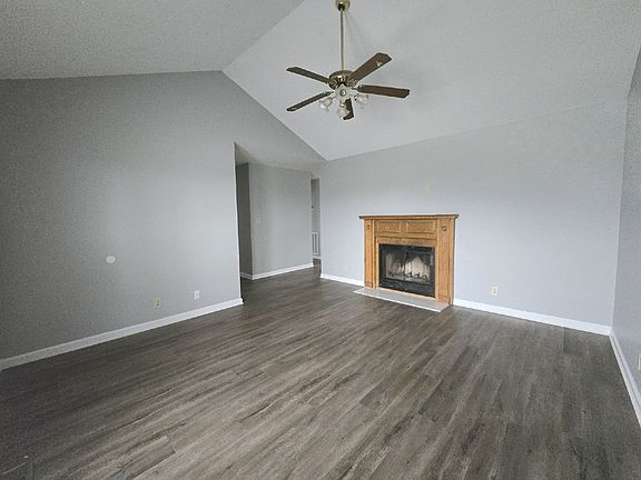 3rd image of 232 Windmeade Cir
