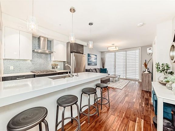 3rd image of 1029 N 15th Ave SW #303