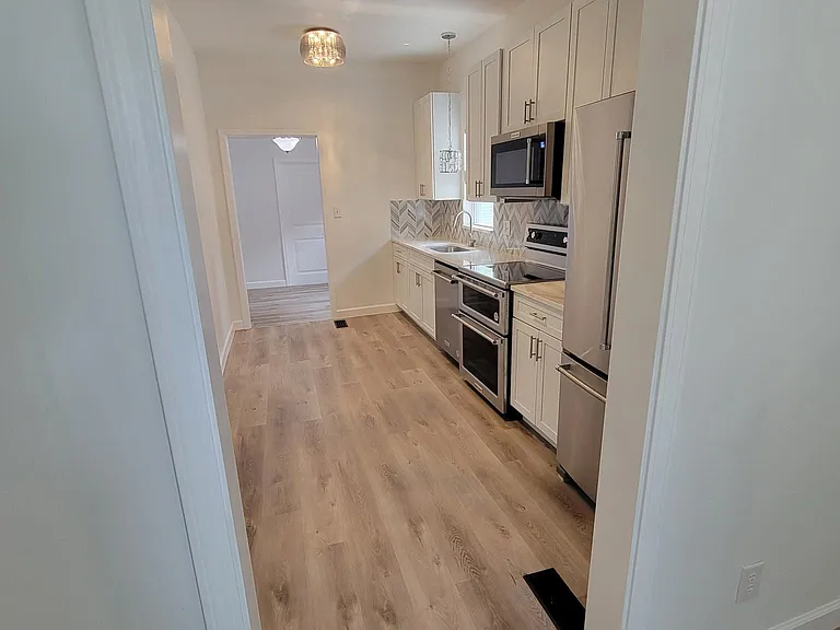 4129 Concordia Ave — Photo 4